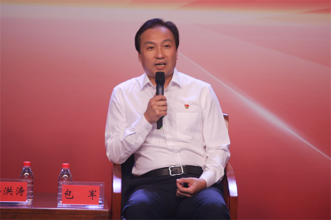农业大学党委副书记、校长包军介绍相关情况。