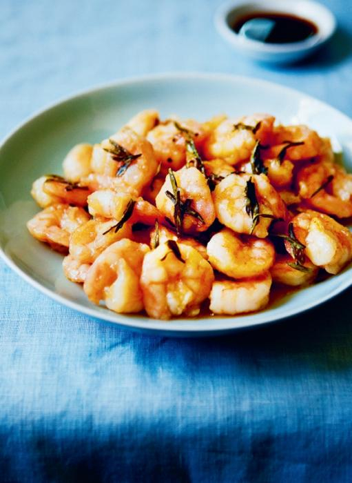 收录在《鱼米之乡》中的一道佳肴：龙井虾仁。出版方供图