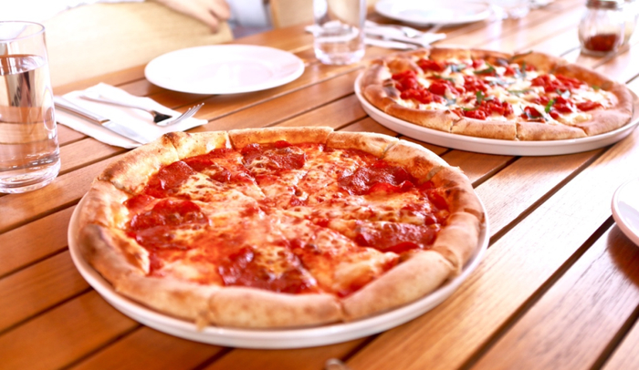 美味的巨眼意式辣香肠披萨 张笑嫣/摄