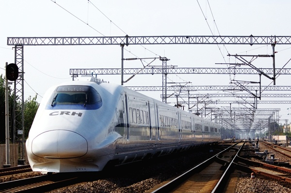 首列国产化动车组在胶济线上开展线路试验