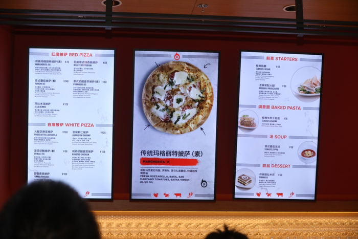 红炉披萨烘焙坊价目表 张笑嫣/摄