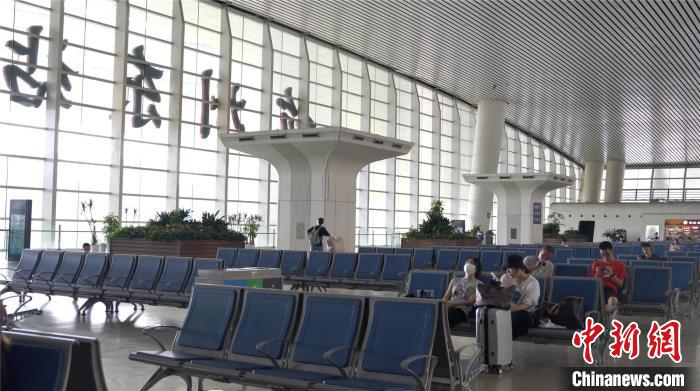 杭州东站客流较往日有所减少。　汤鑫严 摄