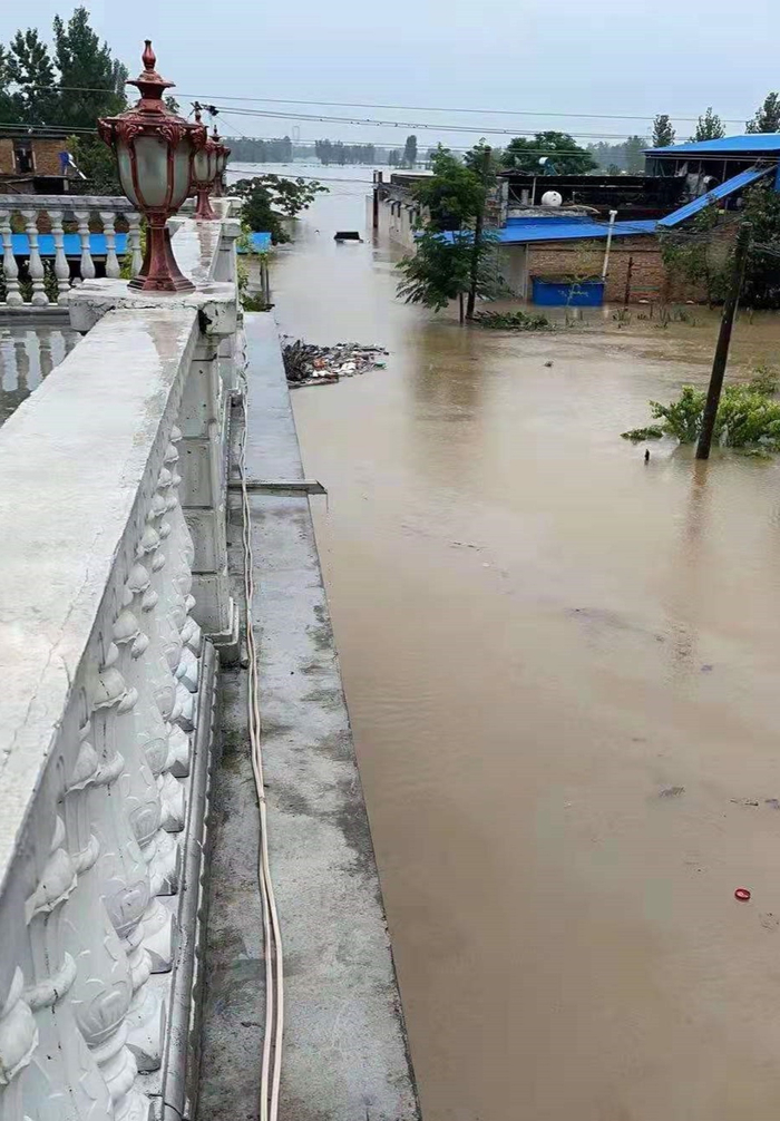 被洪水蔓延的村庄（央广网发 受访者供图）