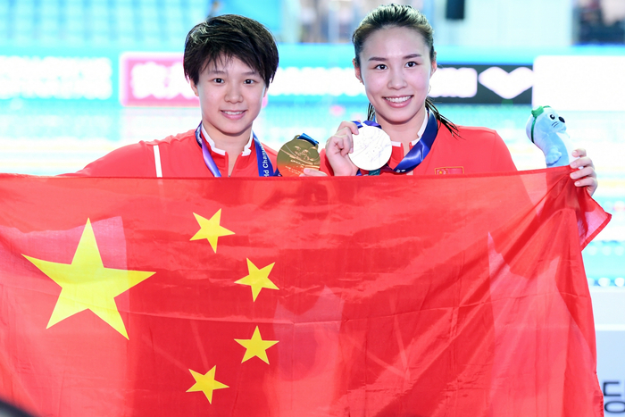 施廷懋和王涵。