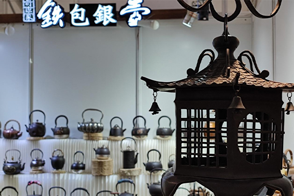 铁包银壶（郭裴供图）