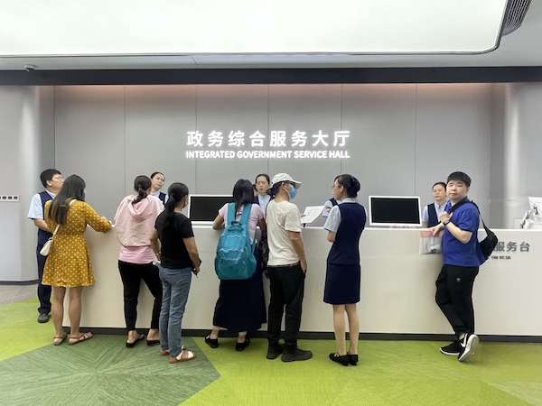 政务综合服务大厅 央广网记者 蔡文娟 摄