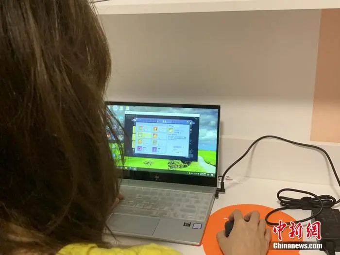 游戏玩家正在玩游戏。受访人供图