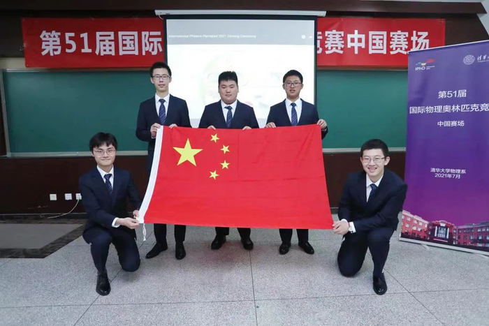 第51届IPhO中国国家队（左一为史景喆）