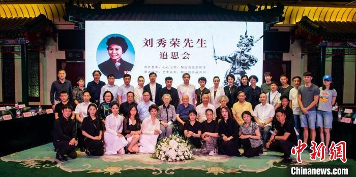 合影 李春来 摄