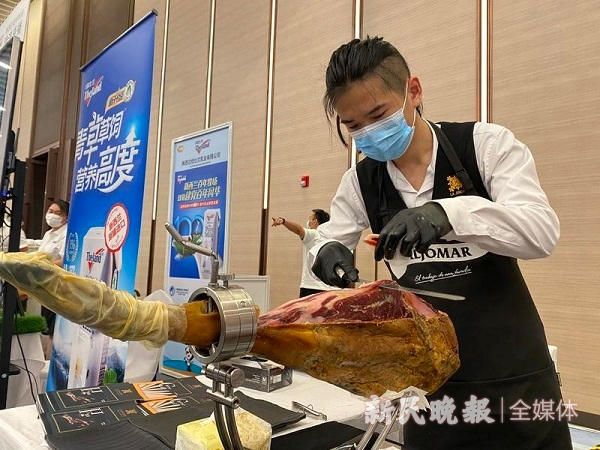 图说：食品及农产品展区亮点产品