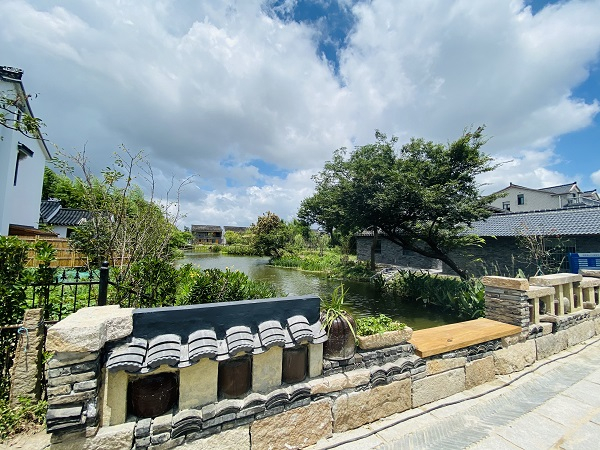 图说：此次新建的两座桥梁中，有一座就以砖窑来做整体装饰