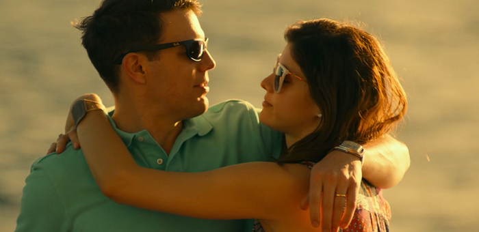 沙恩·佩顿（杰克·莱西饰）和新婚妻子瑞秋（亚历山德拉·达达里奥饰）