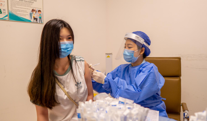 学生接种疫苗。通讯员供图