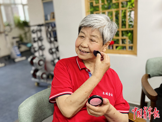 准备上台的赵银光。