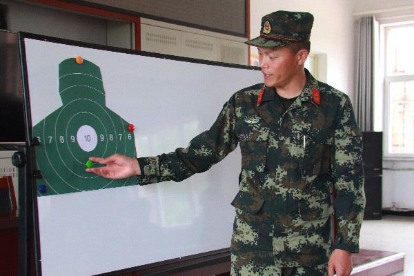 李奎讲解自创狙击步枪“三轻”训练法