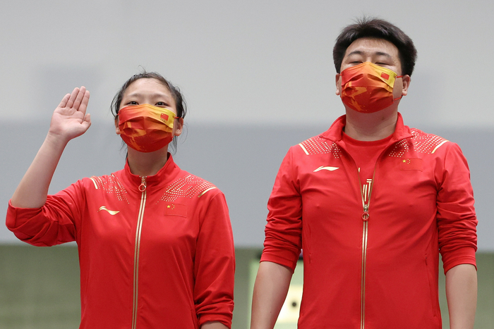 姜冉馨和庞伟。