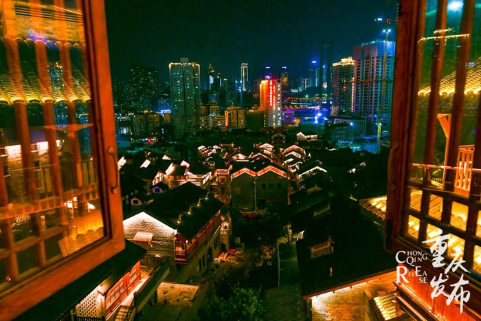 夜晚的重庆十八梯 邹乐 摄