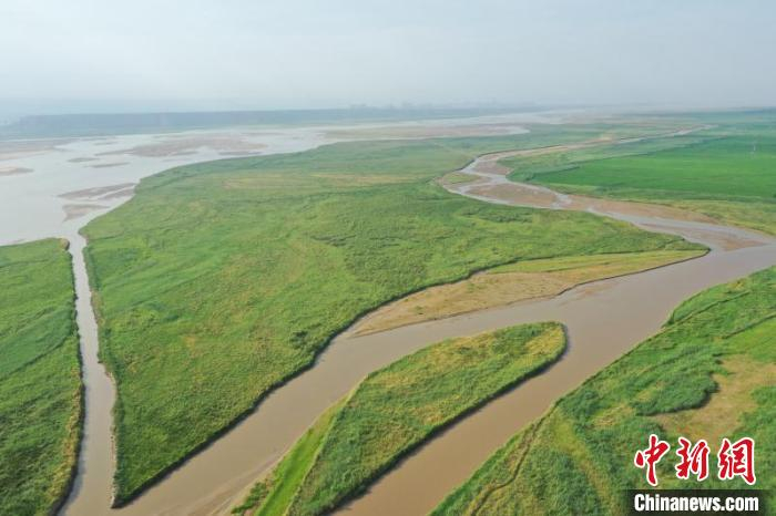 图为汾河入黄口的“荣光幂河”美景。　王璟 摄