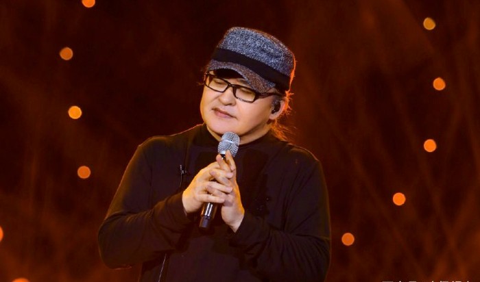 刘欢病情恶化,妻子昼夜陪伴,一代歌王难道就此陨落了吗?