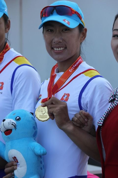 丹东姑娘唐宾在第十二届全运会上获得女子四人双桨项目金牌。（谢秋林 摄）