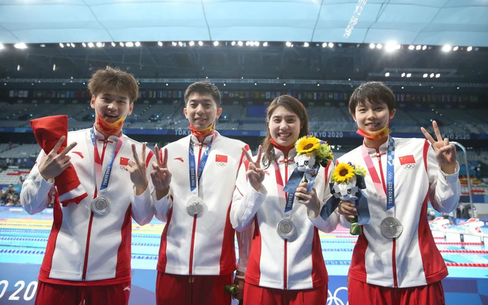 ▲中国男女4 ×100米混合接力队获得东京奥运会亚军。图/新华社