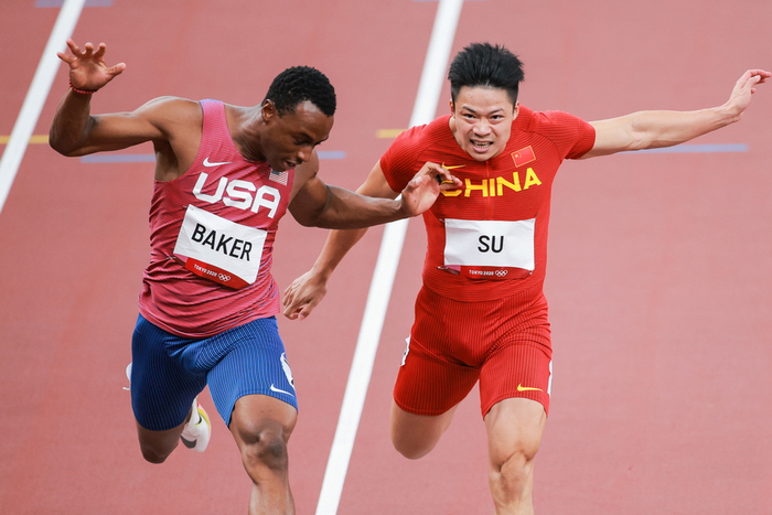 苏炳添在百米决赛中