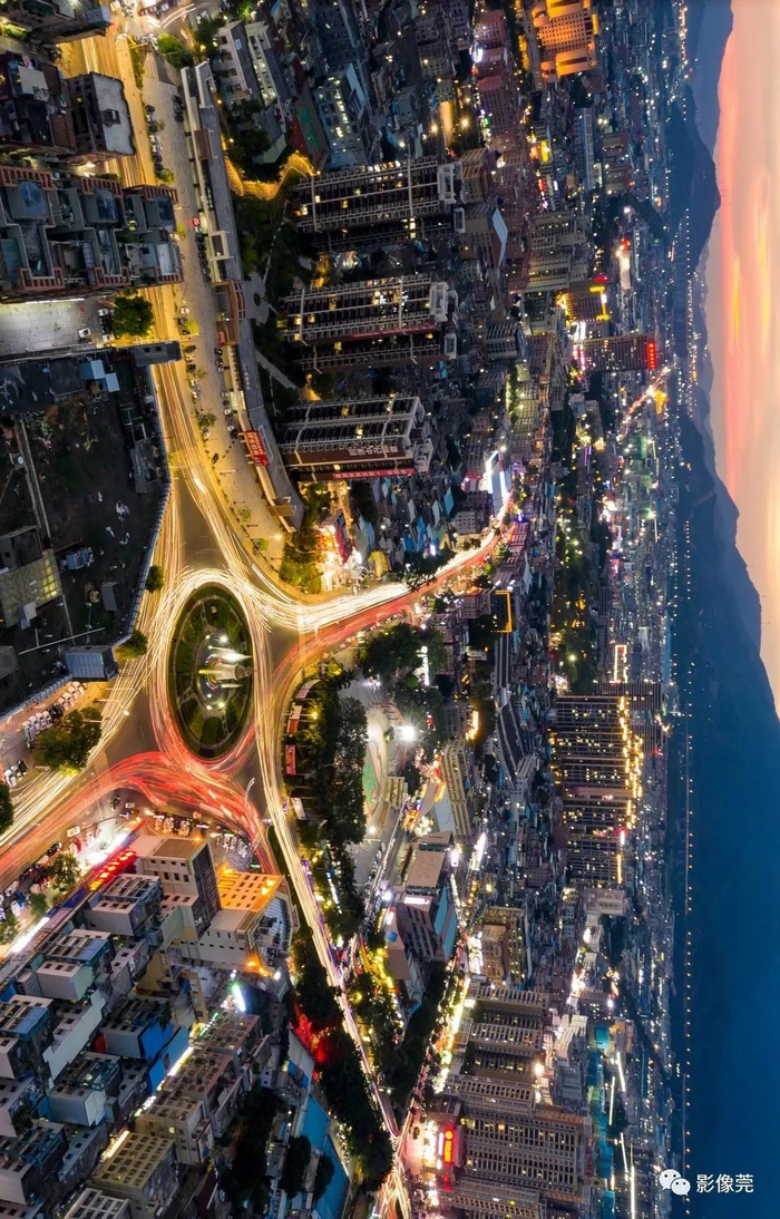 ▲清溪镇标附近夜景 @张玉平 摄