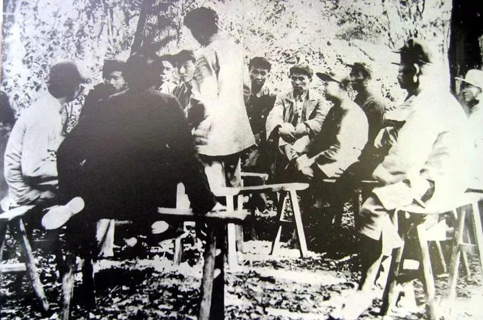 邓振询参加土地革命干部培训班培训