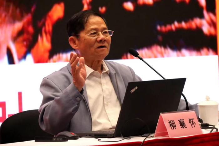 柳襄怀在中国科学院上海分院“报国讲坛”做报告。何静摄