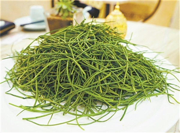 新鲜沙葱其貌不扬。