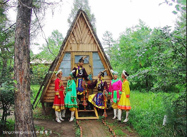 赫哲民族文化村。