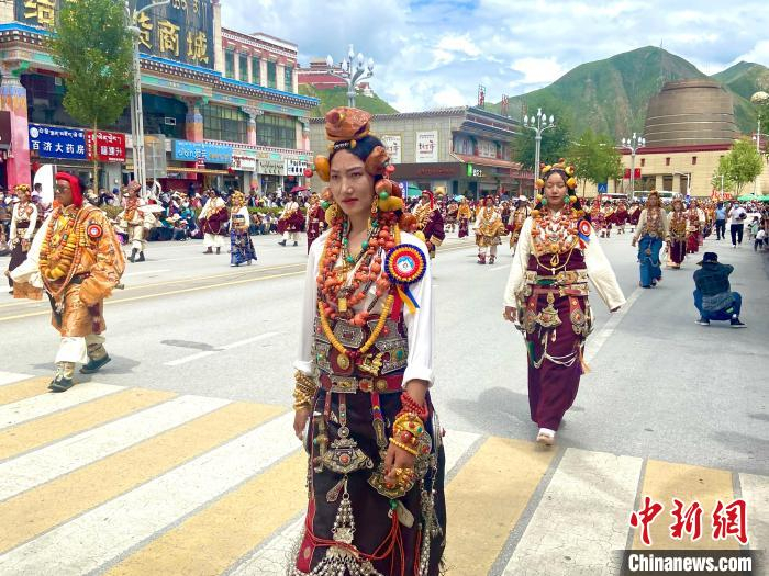 图为巡游现场。　李江宁 摄