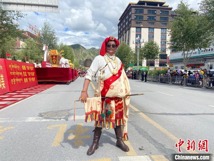 图为巡游现场。　李江宁 摄