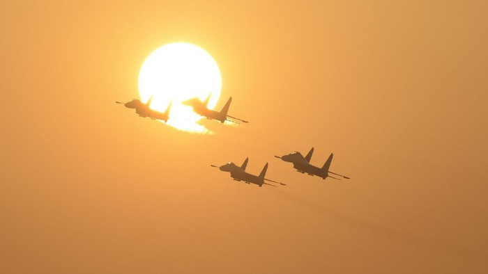 苏霍伊设计局的“Flanker”侧卫传奇 — 苏-27战斗机