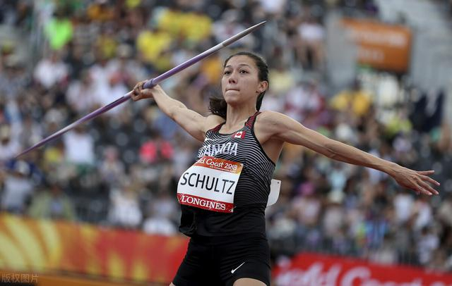 郑妮娜力原国籍是加拿大,她是中德混血,原名妮娜-舒尔茨.