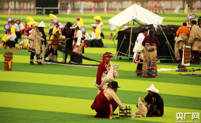 康巴藏族群众生活场景再现（央广网发 张雷 摄）