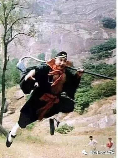 【地理揭秘】古人所说的“神仙”，会不会就是外星人？用高中地理知识告诉你，为什么中国神仙站着飞，外国的超人趴着飞？