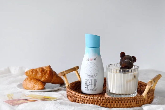 简爱鲜牛奶试销，该公司充分看好低温鲜奶市场的长远发展前景。受访者供图