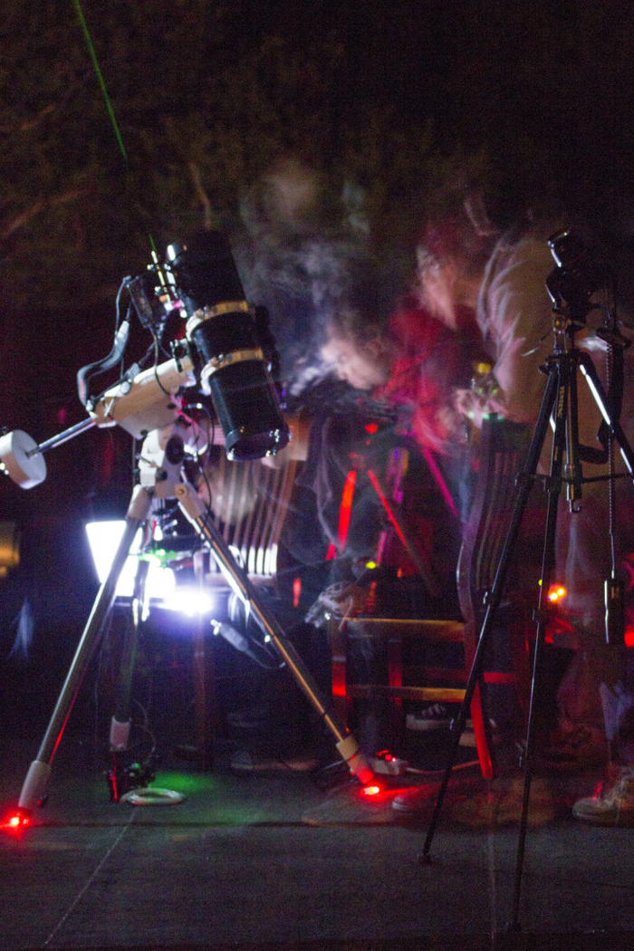 瞿秋石和朋友们在龙王山观测 高健平摄