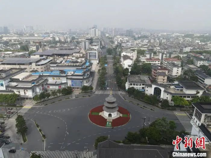 扬州主城区按下了暂停键。孟德龙 摄