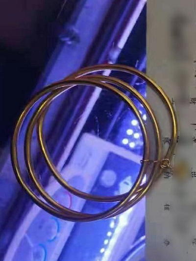图说：嫌疑人使用的假金饰