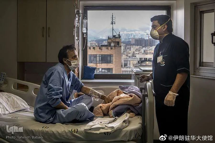 福鲁吉工作照。图片来自@伊朗驻华大使馆