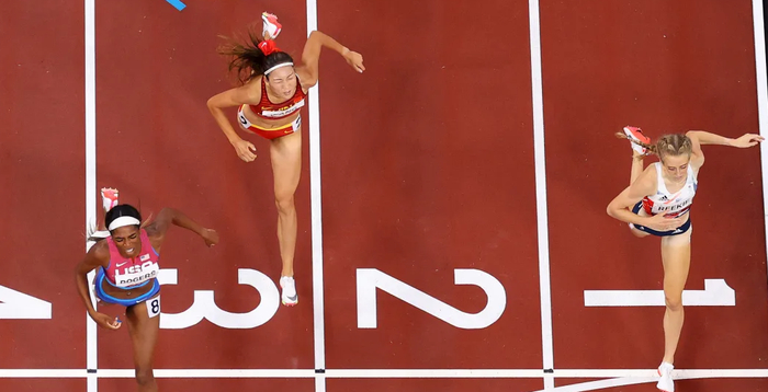 苏炳添并非唯一得到兰迪·亨廷顿指导的中国运动员，以800米决赛第五创造中国田径历史的王春雨在赛后第一个感谢的也是这位美国教练。 图源：