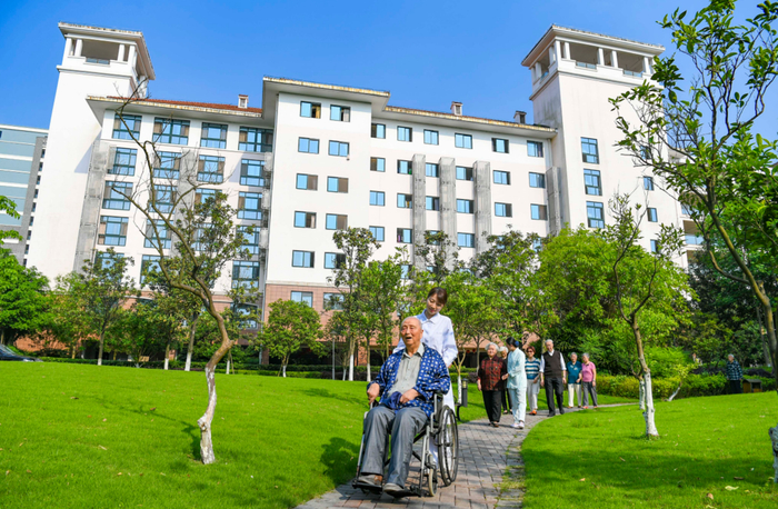 养老乐悠悠 曾清龙 摄