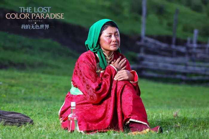 《阳光下的少年之我的无色世界》是于月仙自导自演的一部关注儿童的电影。