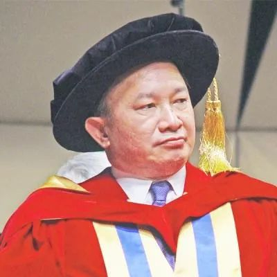 吴宇森参加香港浸会大学荣誉博士颁授礼。（浸大资料图）