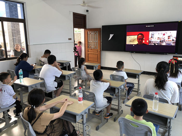 孩子们在云课堂上课（央广网发受访者提供）