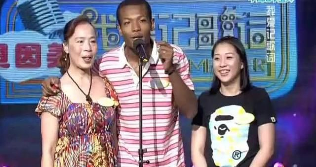 中国国家队的“黑人”,其父抛妻弃子,小黑:我是中国人!|丁慧|母亲|杭州话|世青赛|郁建秀_新浪体育_新浪新闻