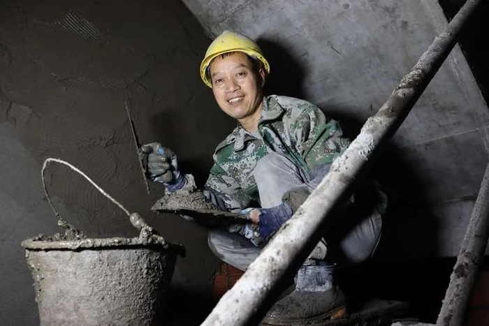 51岁农民工坚持3年记录工地生活,被网友称最励志泥瓦匠|四川省|西瓜|粉丝|职业|达县_新浪娱乐_新浪新闻