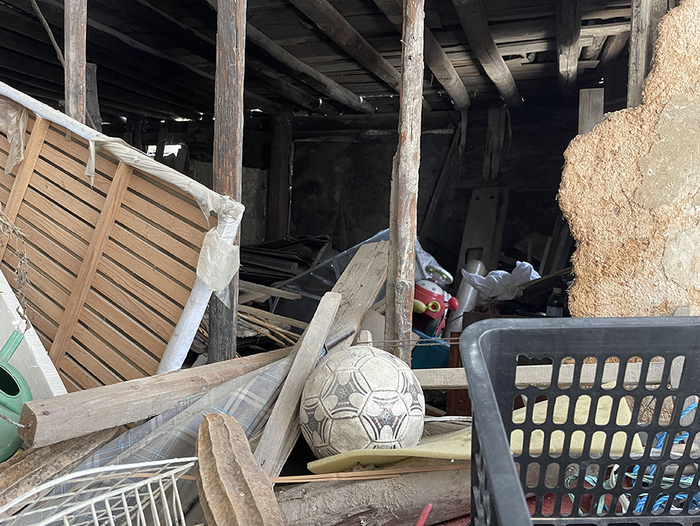 刘立家之前住的老宅已经坍塌。